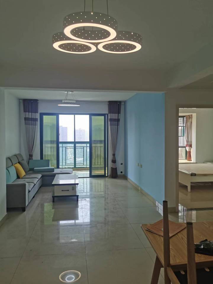 富基世紀(jì)公園法拍房50、51棟2806房及室內(nèi)家具家電