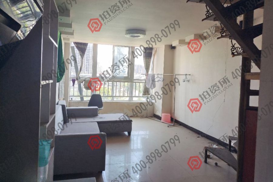 天鴻小區(qū)他城時(shí)代公寓法拍房A715號房屋及室內(nèi)家具家電物品