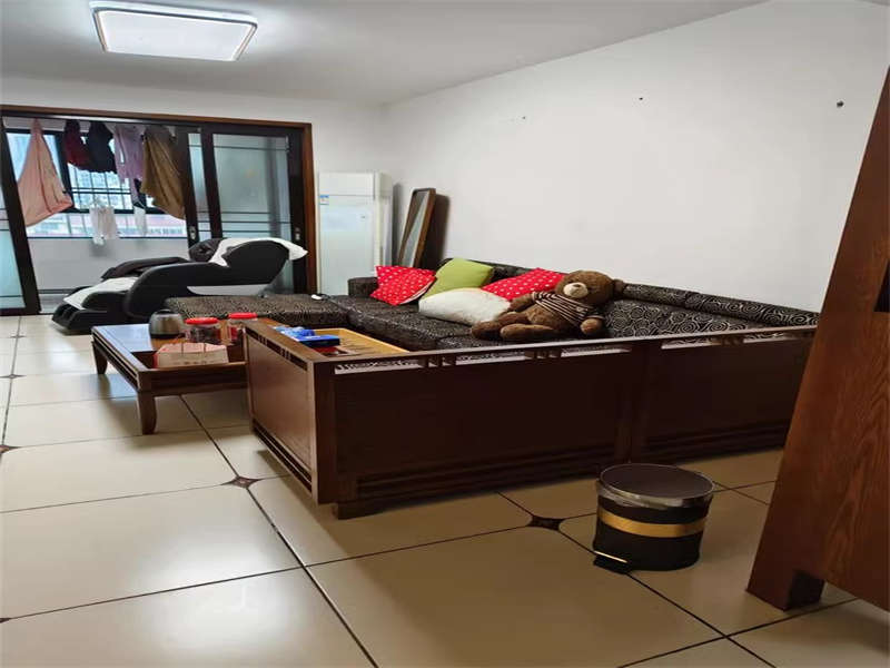 同發(fā)南國(guó)新城法拍房A、B、C、D棟1316號(hào)房產(chǎn)及室內(nèi)家具家電